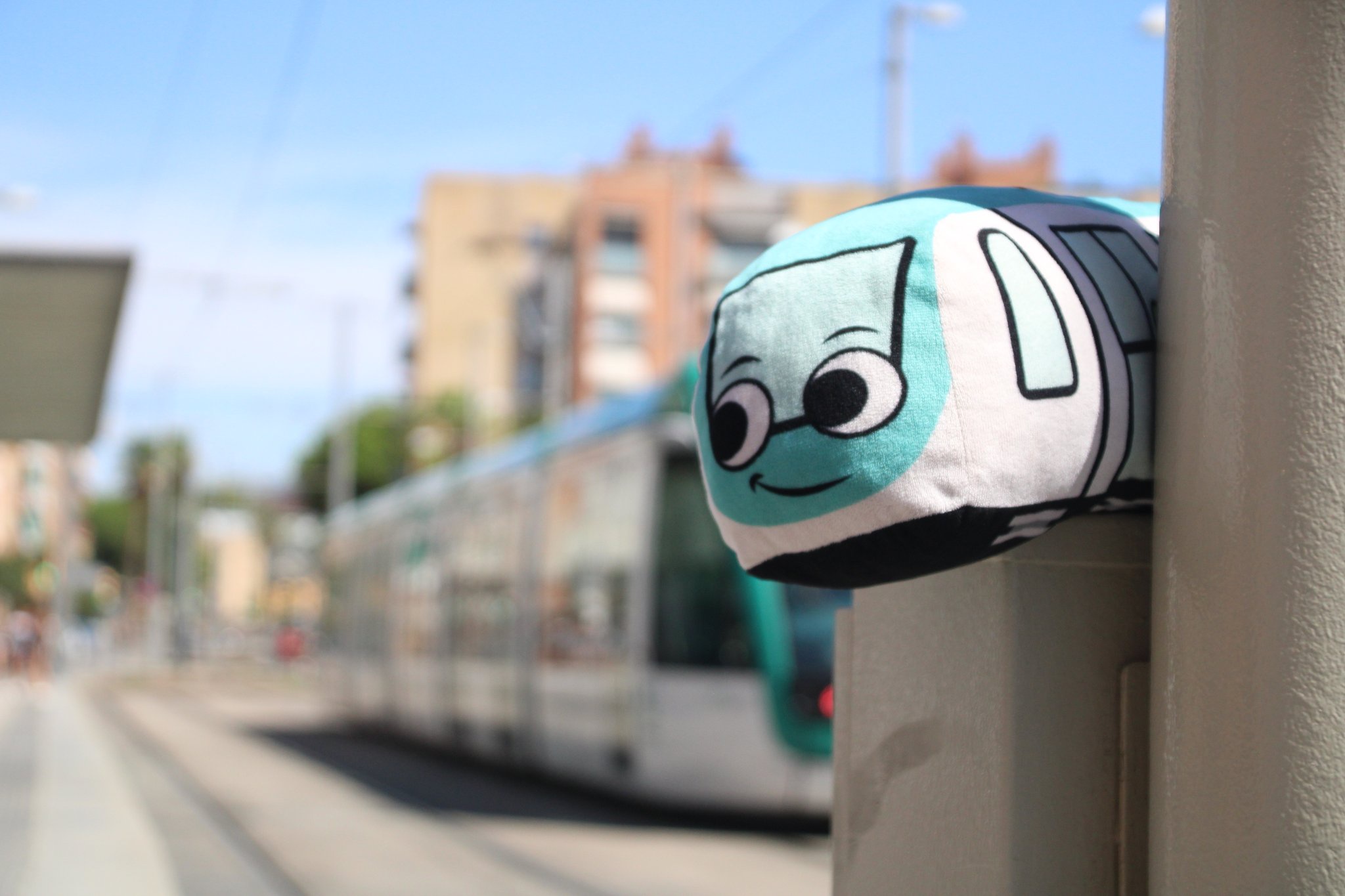 Tramvia T1 a l'estació de Sant Feliu